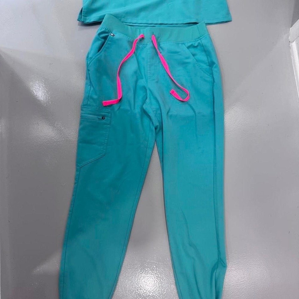 Figs scrub set